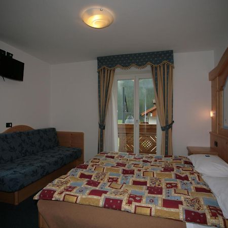 Hotel Garni Eden Canazei Habitación foto