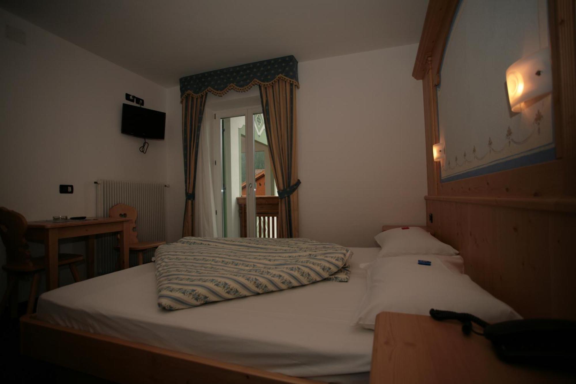 Hotel Garni Eden Canazei Habitación foto