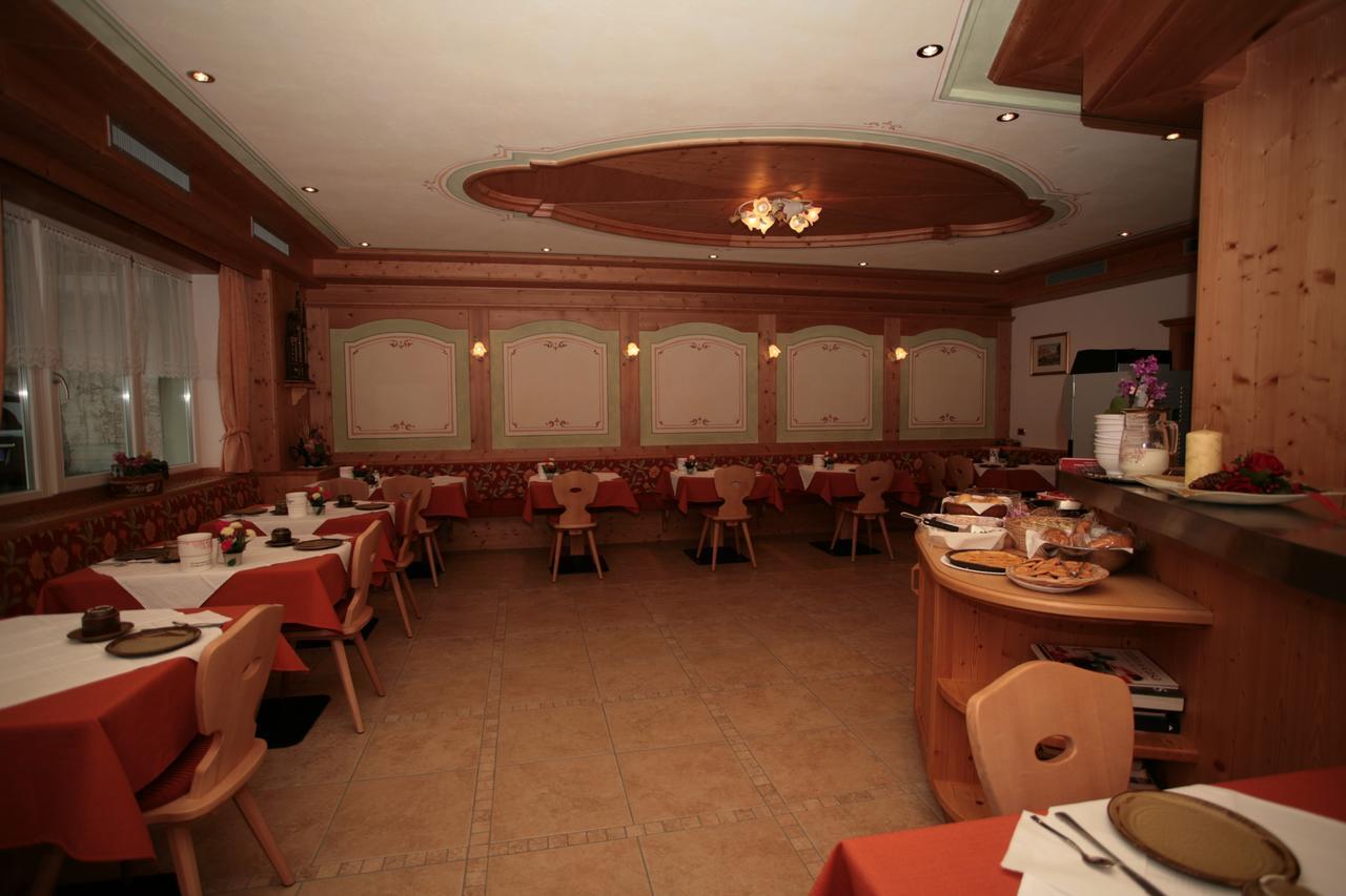 Hotel Garni Eden Canazei Exterior foto
